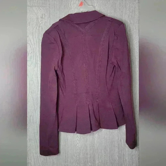 Body by Victoria  cranberry colored blazer size small. - Picture 2 of 3